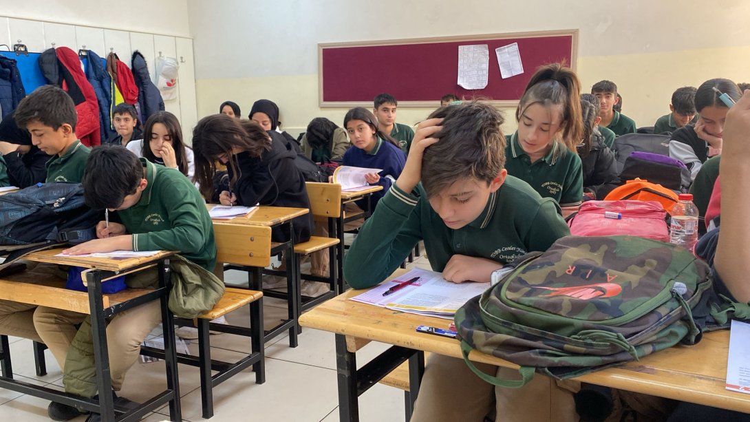 EFOR Projesi Kapsamında Ortaokul Öğrencilerine Ölçme ve Değerlendirme Sınavı (II) Uygulandı